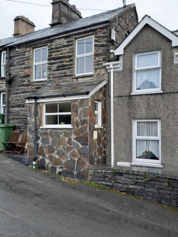 Snowdonia Rock Cottage - Cosy And Pet Friendly Penrhyndeudreath ภายนอก รูปภาพ
