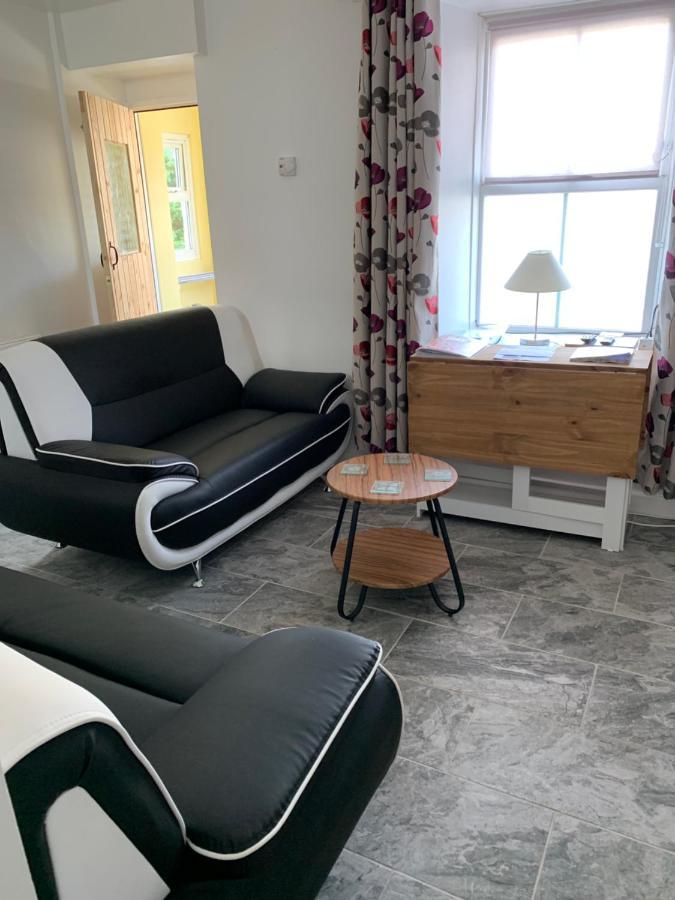 Snowdonia Rock Cottage - Cosy And Pet Friendly Penrhyndeudreath ภายนอก รูปภาพ