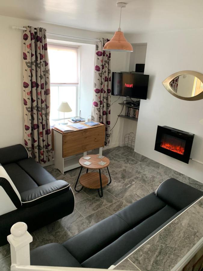 Snowdonia Rock Cottage - Cosy And Pet Friendly Penrhyndeudreath ภายนอก รูปภาพ